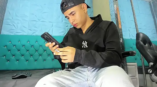 Snapshot of NohaCollens chatting on March 2025 10:44:02 AM NohaCollens online show from March 2025 10:44:02 AM