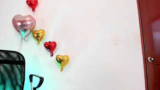 Snapshot of Coral_w10 chatting on March 2025 06:55:01 PM Coral w10 online show from March 2025 06:55:01 PM