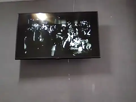 DaphneRosses online show from October 2025 02:40:01 PM