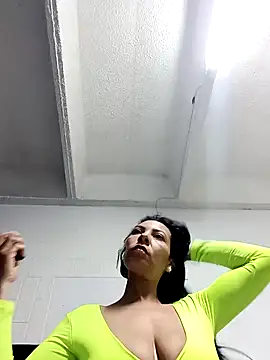 DaphneRosses online show from March 2026 06:32:01 PM