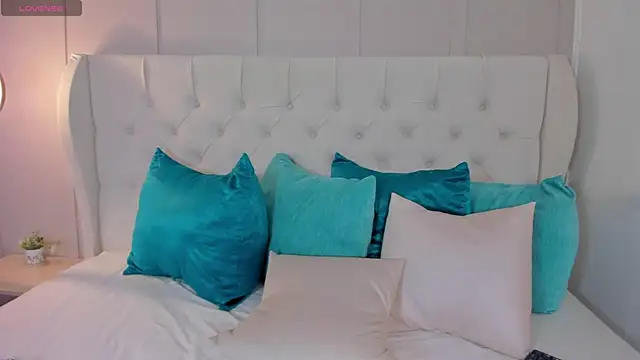 Snapshot of megan_jonesss chatting on October 2025 10:32:01 PM megan jonesss online show from October 2025 10:32:01 PM