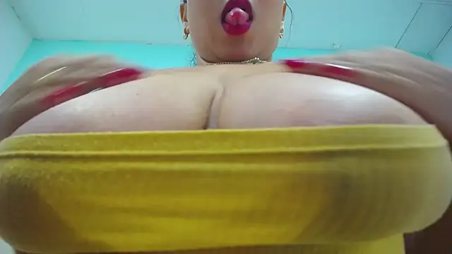 Snapshot of CristinaStarx chatting on May 2026 12:57:02 PM CristinaStarx online show from May 2026 12:57:02 PM