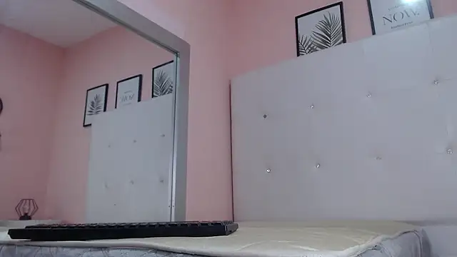 willow smitt online show from September 2025 12:43:02 PM