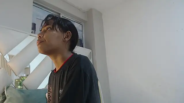 willow smitt online show from March 2026 01:00:01 PM