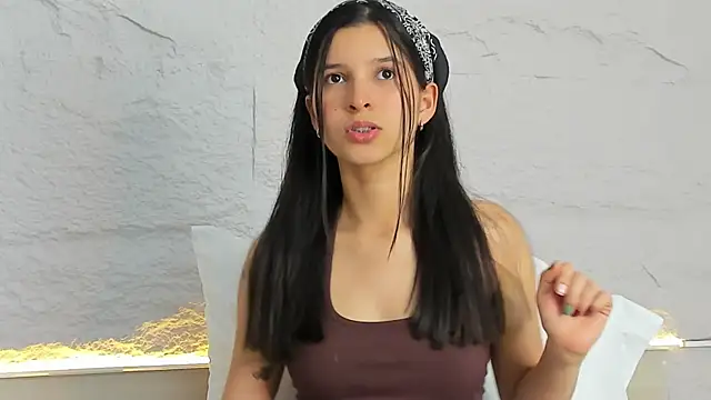 lucianasmith  online show from February 2026 08:03:02 PM