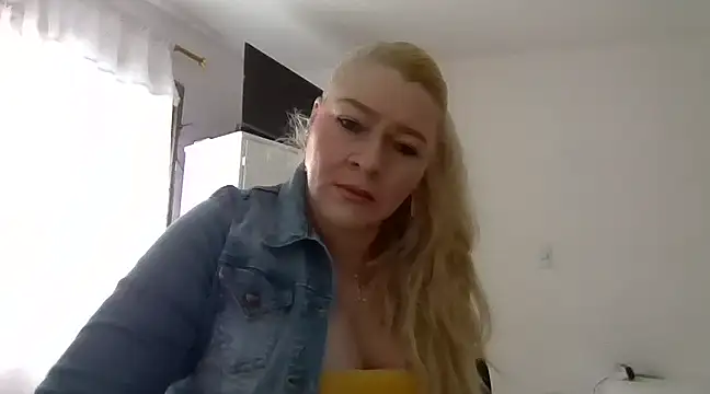 Snapshot of Saraleens1 chatting on March 2025 07:17:01 PM Saraleens1 online show from March 2025 07:17:01 PM