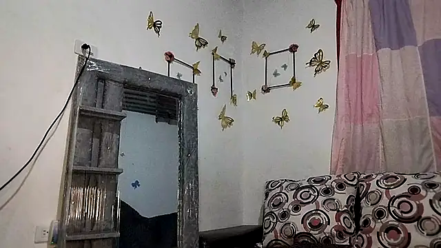 Snapshot of Milu_curly chatting on September 2025 05:19:02 AM Milu curly online show from September 2025 05:19:02 AM