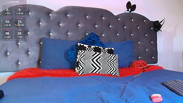 Lia Valmont online show from December 2025 12:14:02 PM