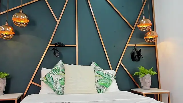 Lia Valmont online show from March 2026 03:28:02 PM