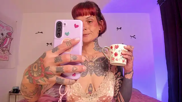 Alessamoth online show from June 2026 05:22:01 PM