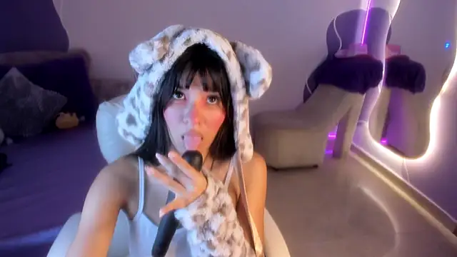 auroracute02 online show from December 2025 01:27:01 PM