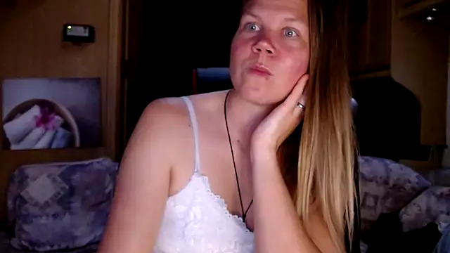 Snapshot of CallMeMaria chatting on January 2025 04:57:01 PM CallMeMaria online show from January 2025 04:57:01 PM