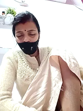 Snapshot of Daya_Chheda chatting on November 2025 11:32:02 PM Daya Chheda online show from November 2025 11:32:02 PM