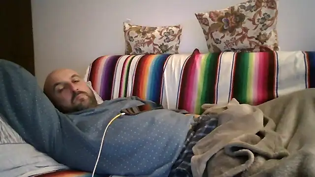 maxxxio12 online show from April 2026 07:00:01 PM