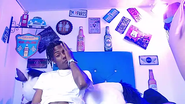 Snapshot of lili_roussi chatting on October 2025 12:18:01 AM lili roussi online show from October 2025 12:18:01 AM