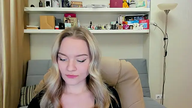 Snapshot of Kara_Smith_ chatting on December 2024 11:13:02 PM Kara Smith online show from December 2024 11:13:02 PM