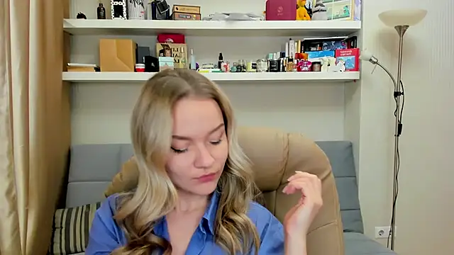 Snapshot of Kara_Smith_ chatting on December 2024 10:12:01 PM Kara Smith online show from December 2024 10:12:01 PM