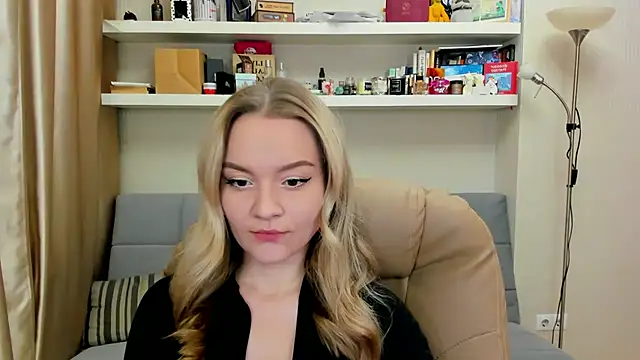 Kara Smith  online show from December 2024 10:17:01 PM