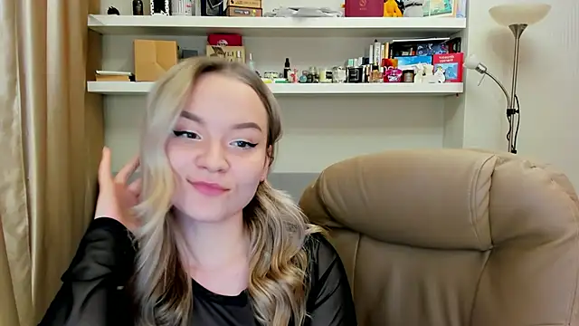 Snapshot of Kara_Smith_ chatting on December 2024 12:01:02 AM Kara Smith online show from December 2024 12:01:02 AM