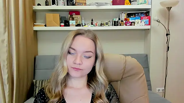 Snapshot of Kara_Smith_ chatting on December 2024 10:13:01 PM Kara Smith online show from December 2024 10:13:01 PM