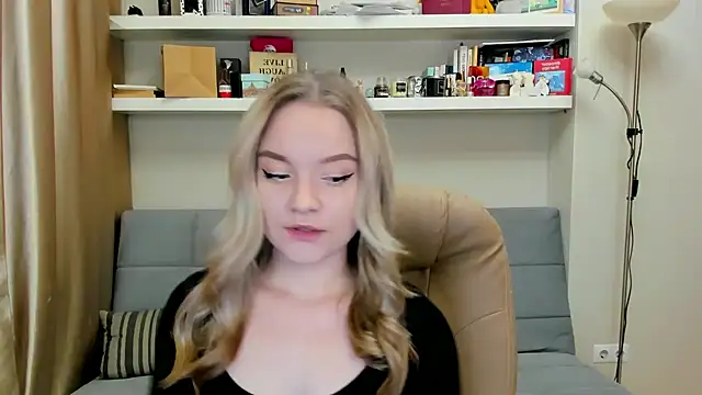 Kara Smith  online show from December 2024 10:04:02 PM