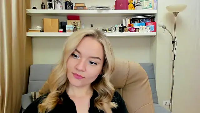 Snapshot of Kara_Smith_ chatting on February 2025 09:32:01 PM Kara Smith online show from February 2025 09:32:01 PM