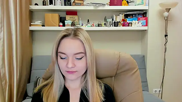 Snapshot of Kara_Smith_ chatting on March 2025 12:12:01 AM Kara Smith online show from March 2025 12:12:01 AM