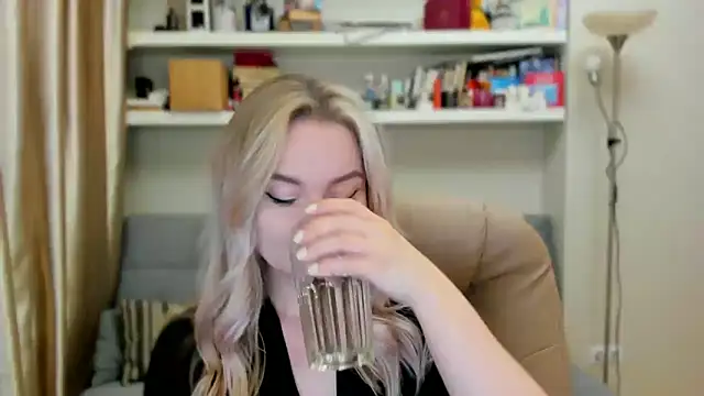 Snapshot of Kara_Smith_ chatting on September 2025 10:10:02 PM Kara Smith online show from September 2025 10:10:02 PM