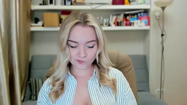 Snapshot of Kara_Smith_ chatting on September 2025 10:54:01 PM Kara Smith online show from September 2025 10:54:01 PM