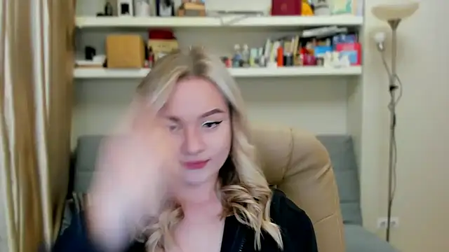 Snapshot of Kara_Smith_ chatting on October 2025 10:39:01 PM Kara Smith online show from October 2025 10:39:01 PM