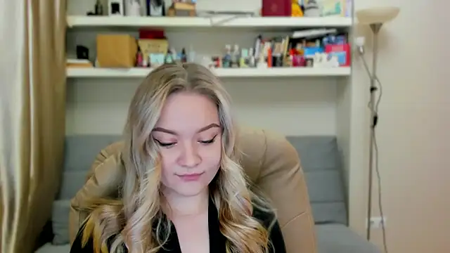 Snapshot of Kara_Smith_ chatting on November 2025 11:10:02 PM Kara Smith online show from November 2025 11:10:02 PM