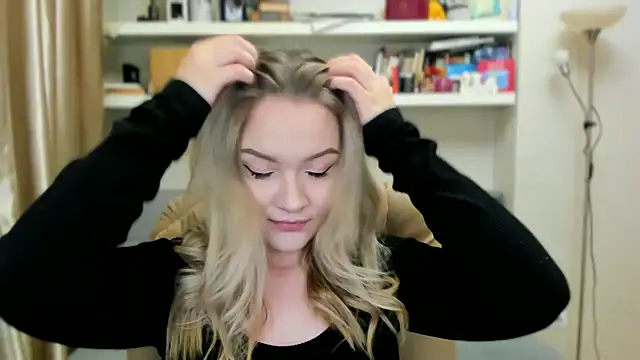 Snapshot of Kara_Smith_ chatting on November 2025 10:58:02 PM Kara Smith online show from November 2025 10:58:02 PM