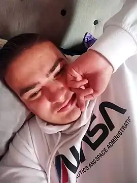 Snapshot of Andy-rtg chatting on October 2025 08:36:02 PM Andy-rtg online show from October 2025 08:36:02 PM