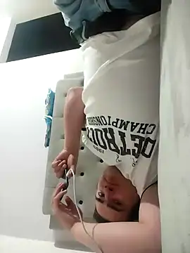 Andy-rtg online show from November 2025 02:33:01 AM