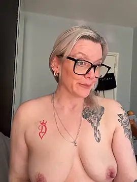 Snapshot of Curvy-Cleo chatting on February 2026 10:47:02 AM Curvy-Cleo online show from February 2026 10:47:02 AM