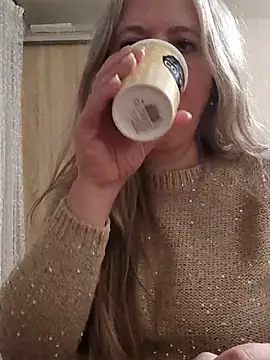 Irina3718 online show from November 2025 04:18:01 PM