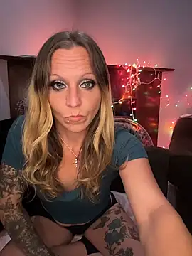 Snapshot of DaddysCuteGirl69 chatting on October 2025 04:46:01 AM DaddysCuteGirl69 online show from October 2025 04:46:01 AM