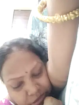 Snapshot of Arohi35 chatting on July 2026 09:42:02 PM Arohi35 online show from July 2026 09:42:02 PM