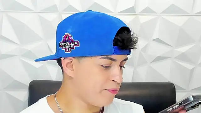 Snapshot of Sam_Daves chatting on November 2025 02:06:02 PM Sam Daves online show from November 2025 02:06:02 PM