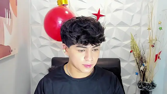 Snapshot of Sam_Daves chatting on December 2025 01:06:01 PM Sam Daves online show from December 2025 01:06:01 PM