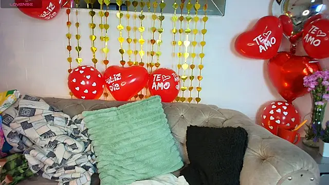 Snapshot of EllenaBoobs_ chatting on September 2025 06:13:01 AM EllenaBoobs online show from September 2025 06:13:01 AM