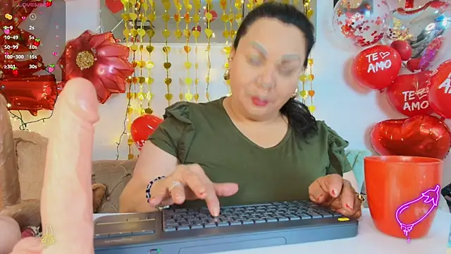 Snapshot of EllenaBoobs_ chatting on September 2025 06:59:01 AM EllenaBoobs online show from September 2025 06:59:01 AM