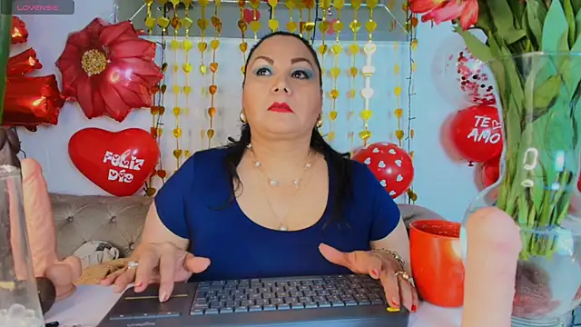 Snapshot of EllenaBoobs_ chatting on September 2025 05:31:01 AM EllenaBoobs online show from September 2025 05:31:01 AM