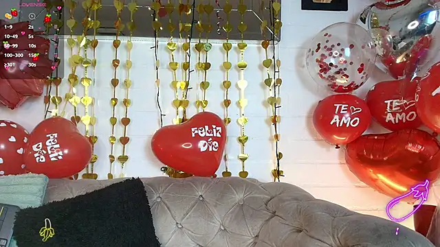 Snapshot of EllenaBoobs_ chatting on September 2025 06:03:01 AM EllenaBoobs online show from September 2025 06:03:01 AM