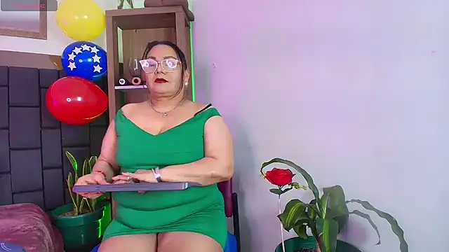 Snapshot of EllenaBoobs_ chatting on July 2026 03:33:02 AM EllenaBoobs online show from July 2026 03:33:02 AM