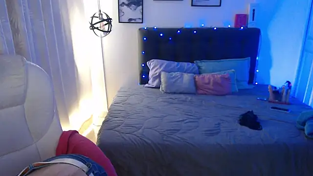 Rose Thompson1 online show from November 2025 02:06:02 PM