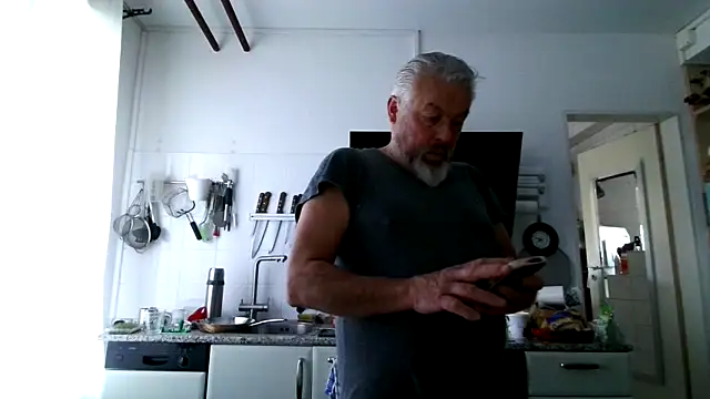 Berg Boy online show from April 2026 05:49:01 AM