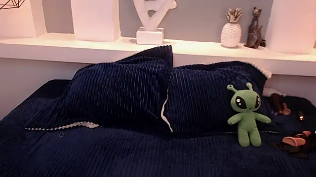 milu w4llace online show from November 2025 12:11:02 AM