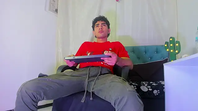 Snapshot of LucasCarterr_ chatting on March 2025 03:37:02 AM LucasCarterr online show from March 2025 03:37:02 AM