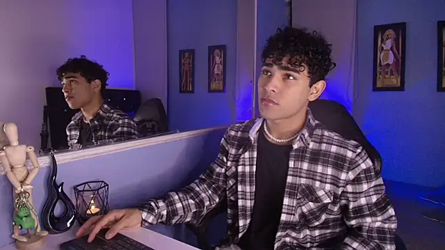 Snapshot of LucasCarterr_ chatting on September 2025 04:23:02 AM LucasCarterr online show from September 2025 04:23:02 AM